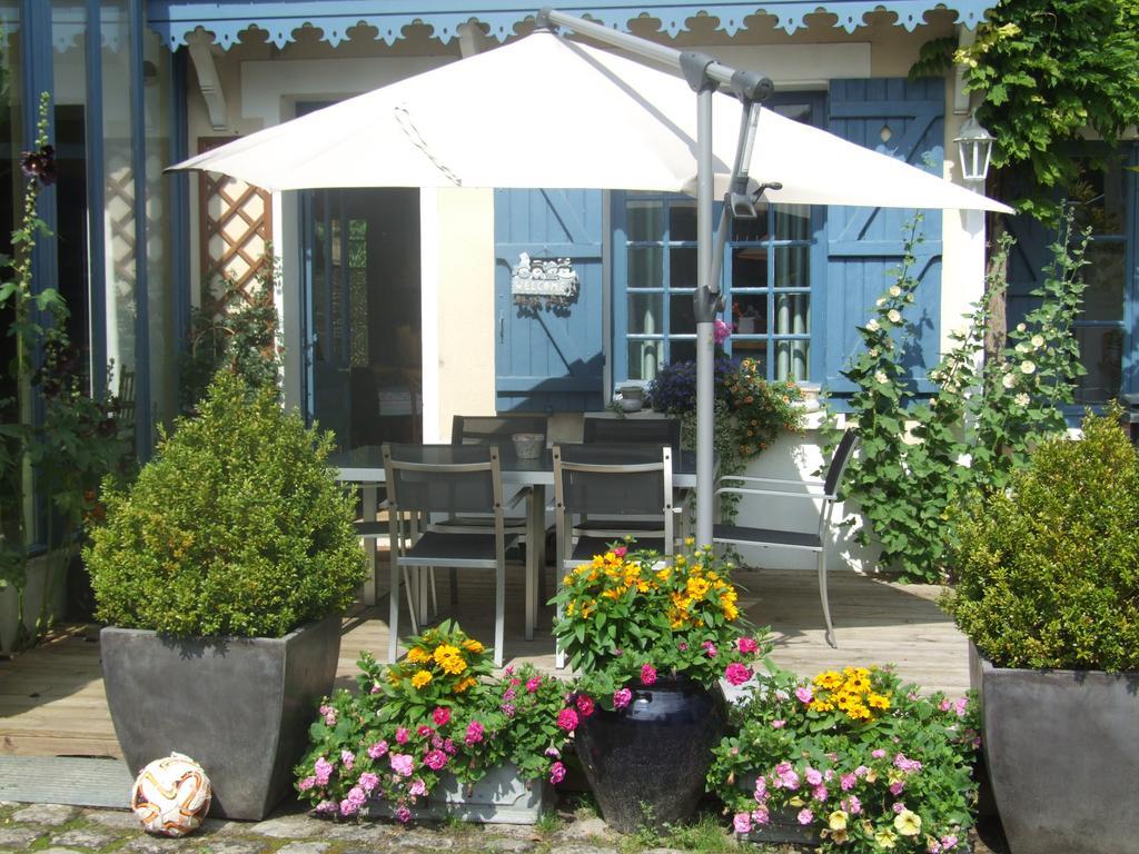 Les Glycines Bed & Breakfast Ury Exterior photo